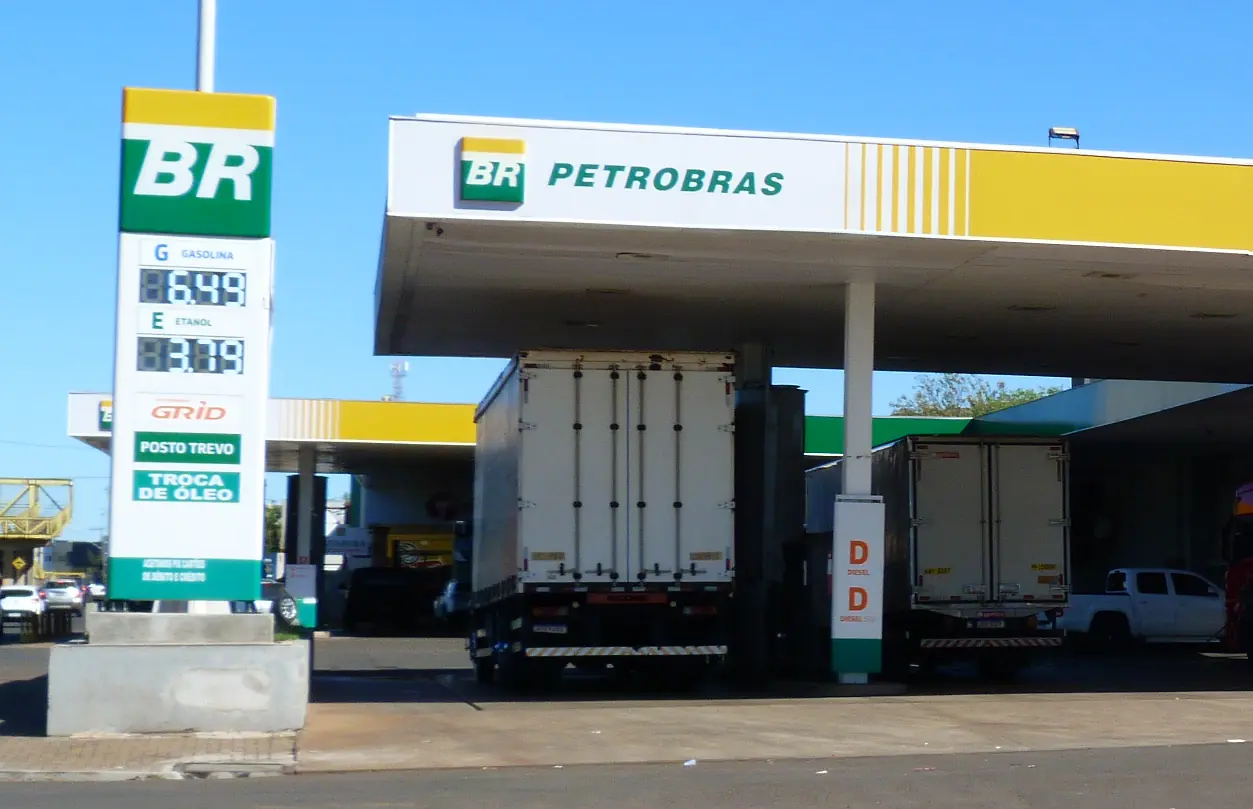 Combustíveis no Posto Trevo